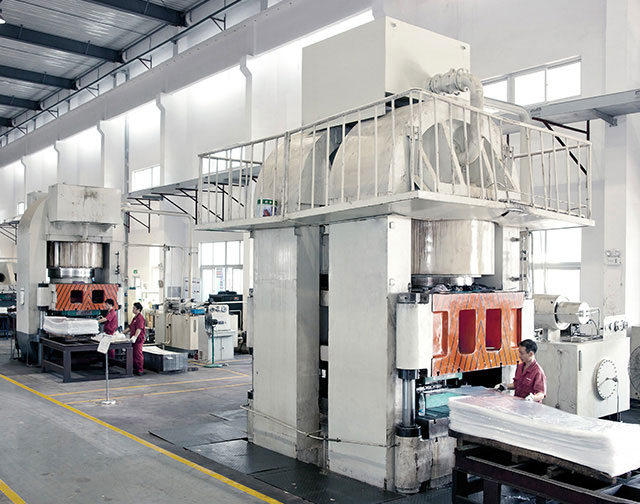 We havemore than 8 sets hydraulic machine equipment, the largest one is over 20000 tons,and can produce more than 50 specifications and sizes Plate Heat Exchangers.